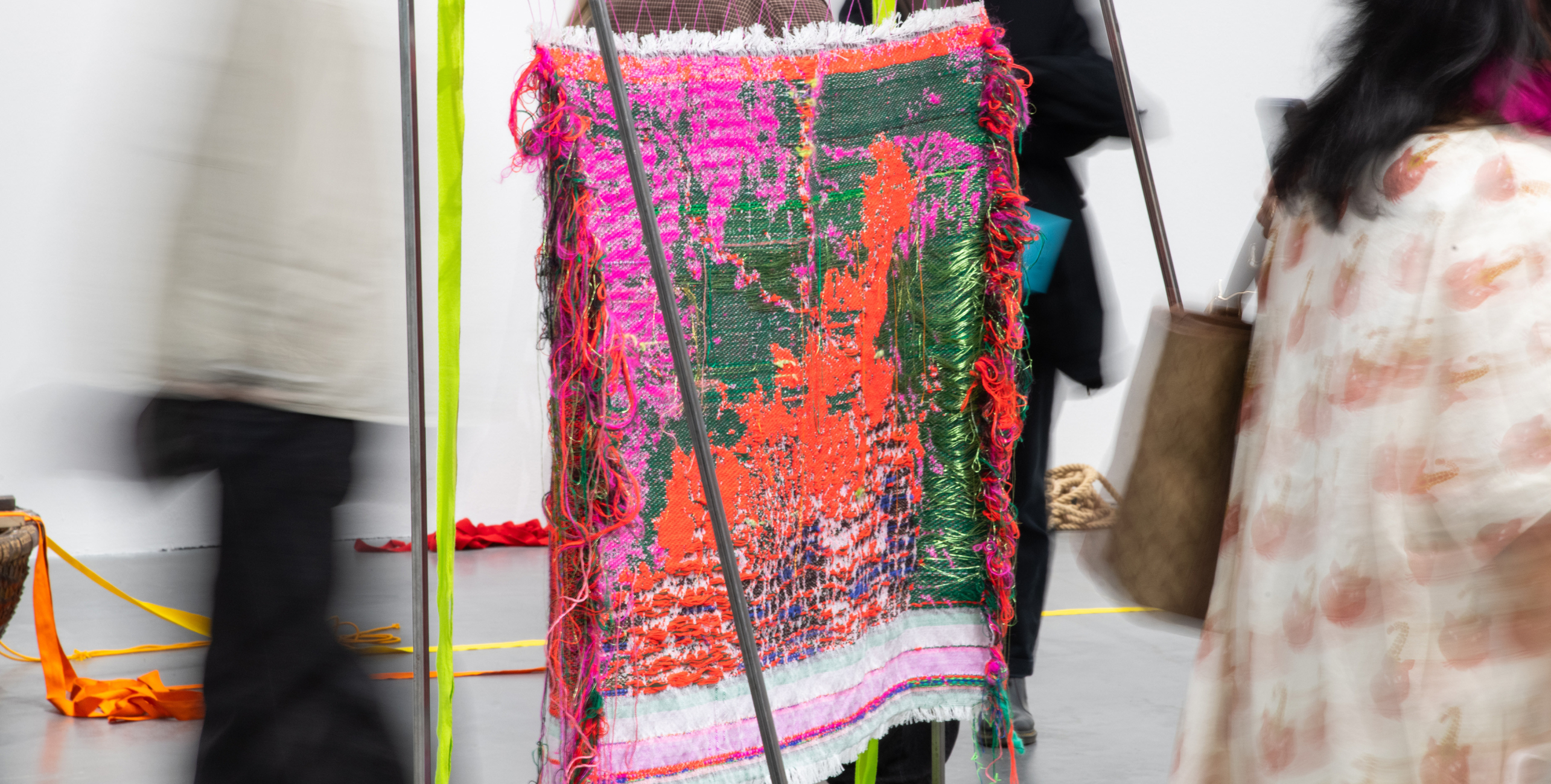 I only dance, I wish we could sing