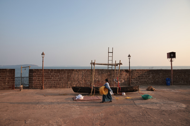 I only dance, I wish we could sing